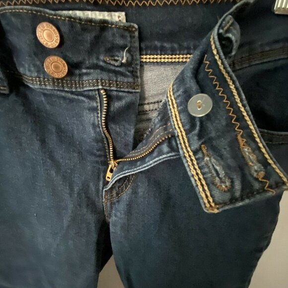 Levi’s 515 Jeans Women’s Denim Jean Shorts 6 Dark Blue Bermuda Style Casual - Picture 5 of 9